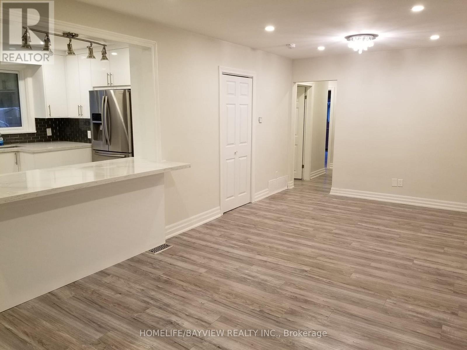 Main - 138 Maurice Court, Newmarket, Ontario  L3Y 2W2 - Photo 4 - N12482207