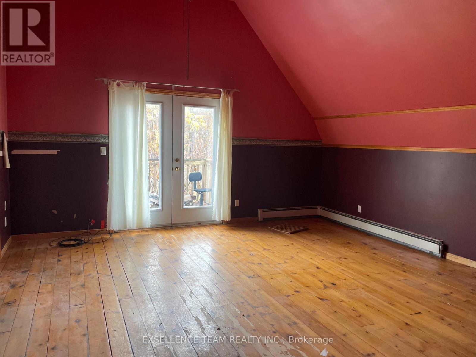 20115 Beaupre Road W, South Glengarry, Ontario  K0C 1L0 - Photo 5 - X12482595