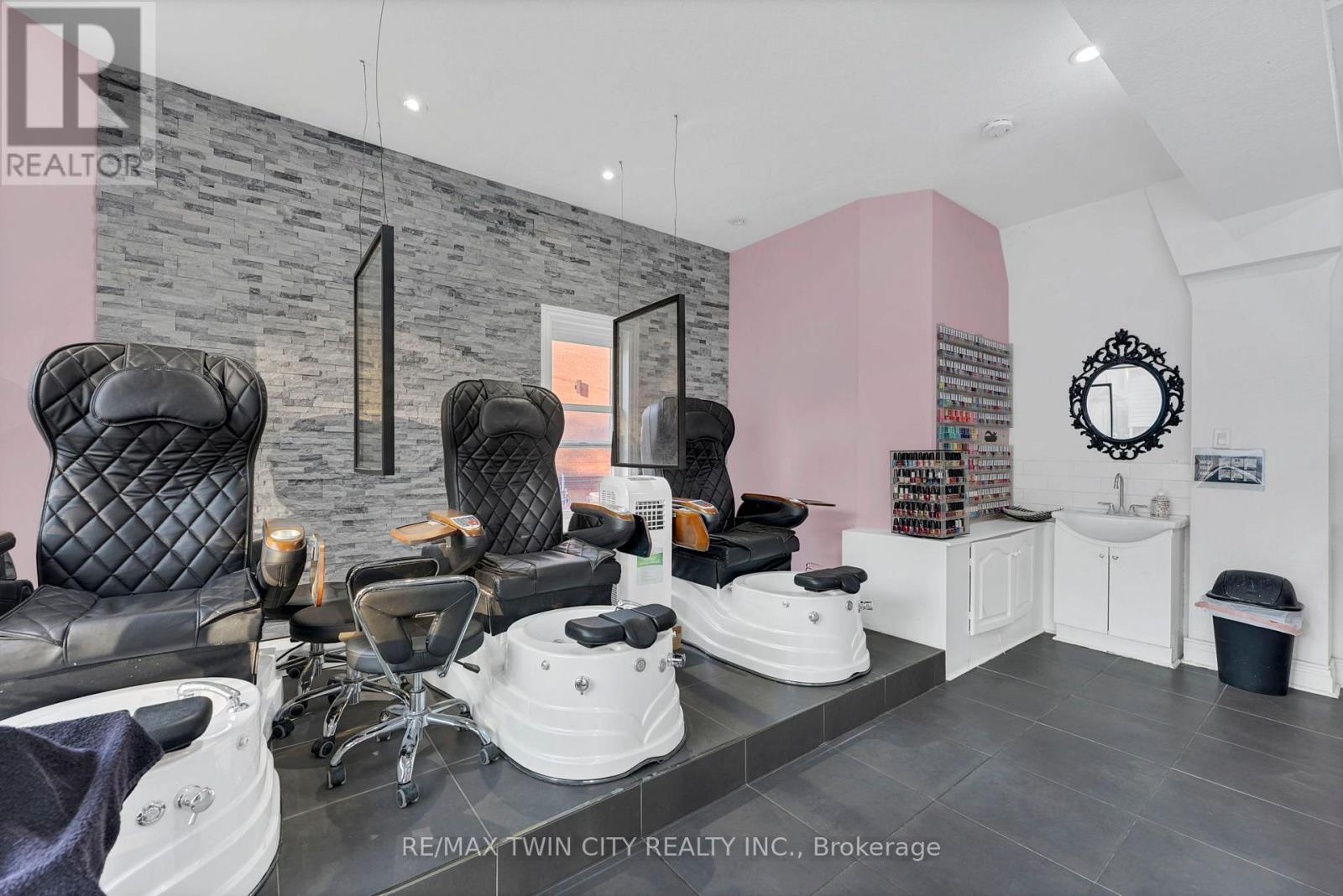 52 Water Street N, Kitchener, Ontario  N2H 5A8 - Photo 5 - X12482594