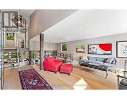 12 GLENVIEW DRIVE, Aurora, Ontario