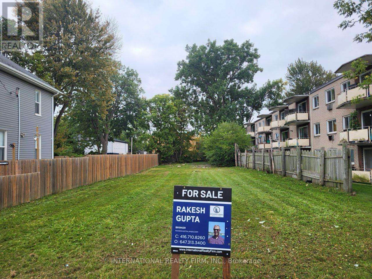 260 Christina Street S, Sarnia, Ontario  N7T 2N3 - Photo 2 - X12482596