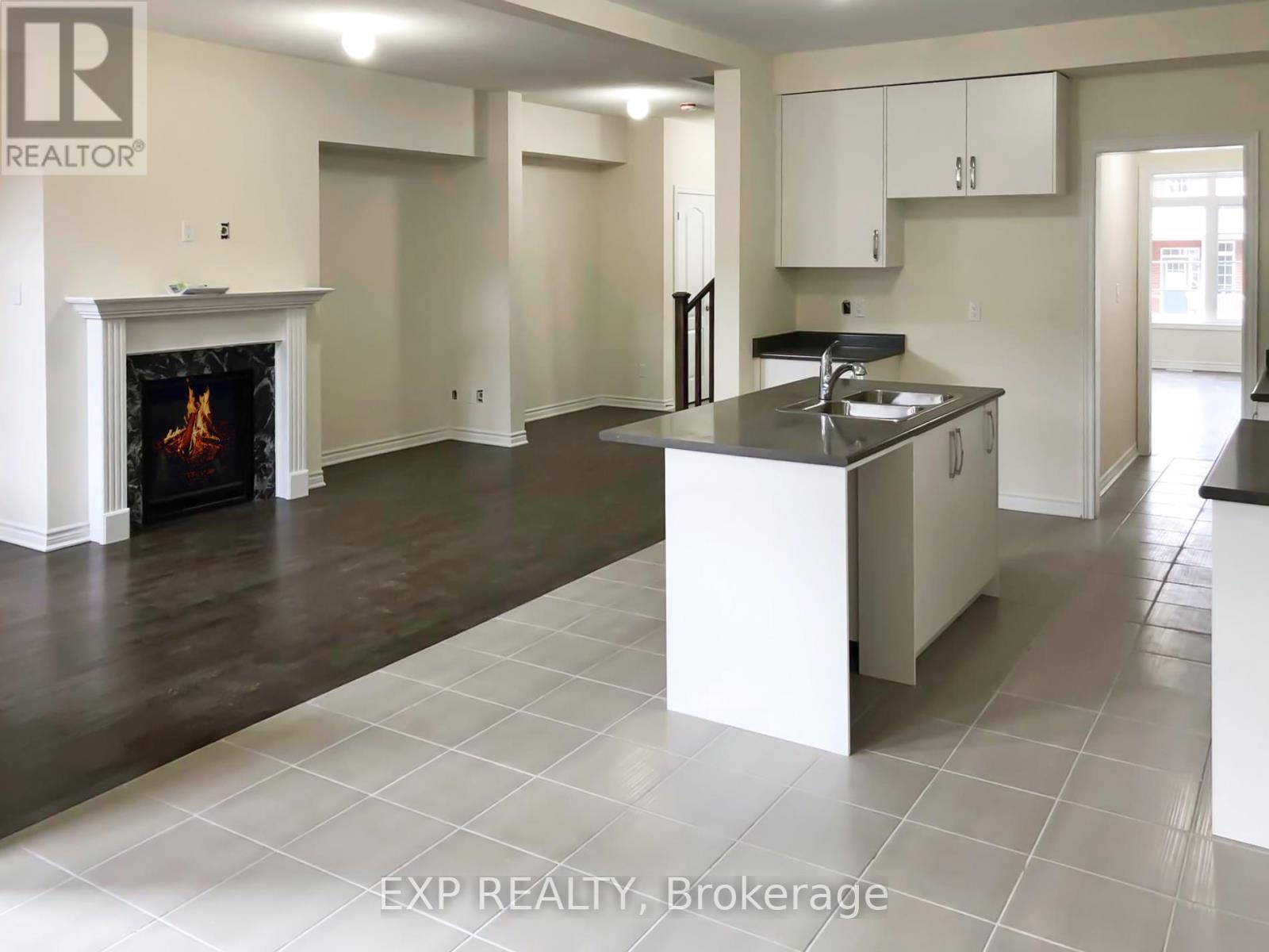 31 Walter Proctor Road, East Gwillimbury, Ontario  L9N 0P1 - Photo 4 - N12482534