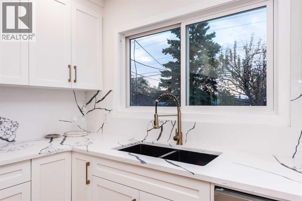 152 Southampthon Drive Sw, Calgary, Alberta  T2W 0V1 - Photo 14 - A2265620