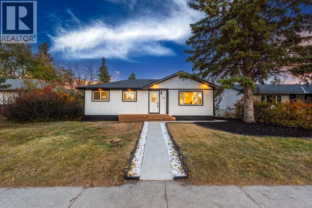 152 Southampthon Drive Sw, Calgary, Alberta  T2W 0V1 - Photo 2 - A2265620