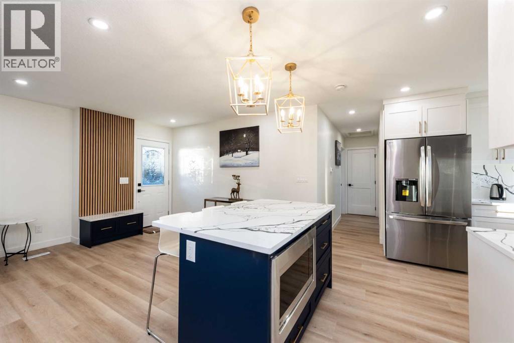 152 Southampthon Drive Sw, Calgary, Alberta  T2W 0V1 - Photo 9 - A2265620