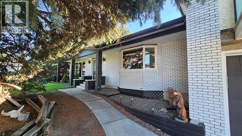 808 1 Street NE, Milk River, Alberta