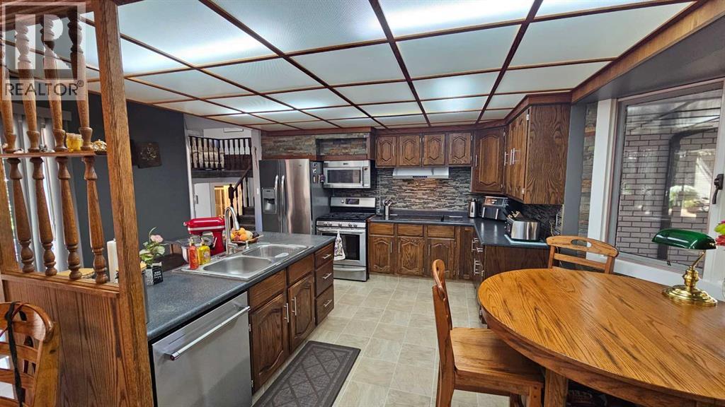 808 1 Street Ne, Milk River, Alberta T0K 1M0 - Photo 9 - A2250000