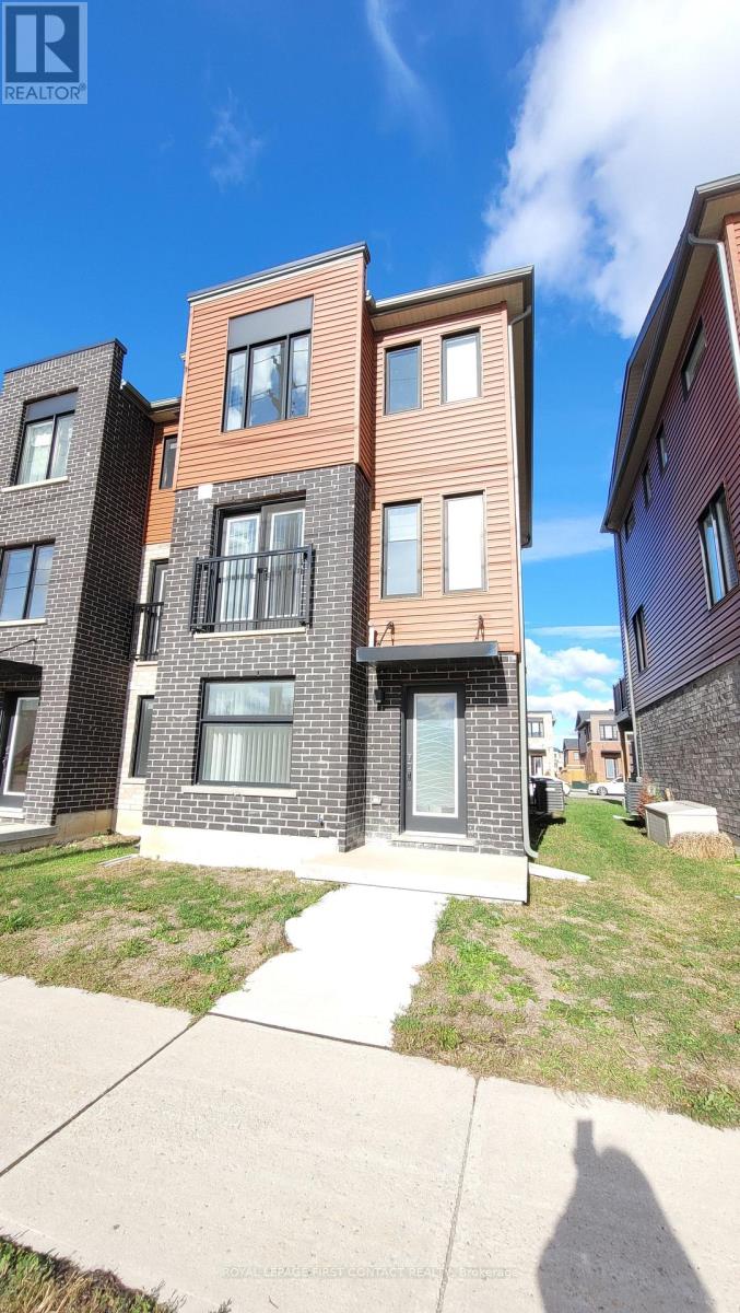31 Fairlane Avenue, Barrie, Ontario  L0J 0N1 - Photo 2 - S12482604