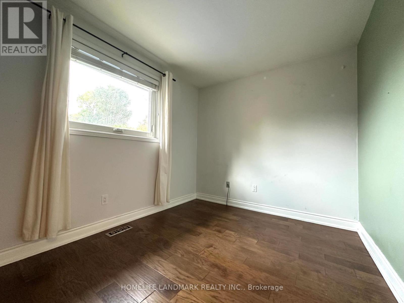 684 Cape Avenue, Burlington, Ontario  L7L 4M8 - Photo 14 - W12482601