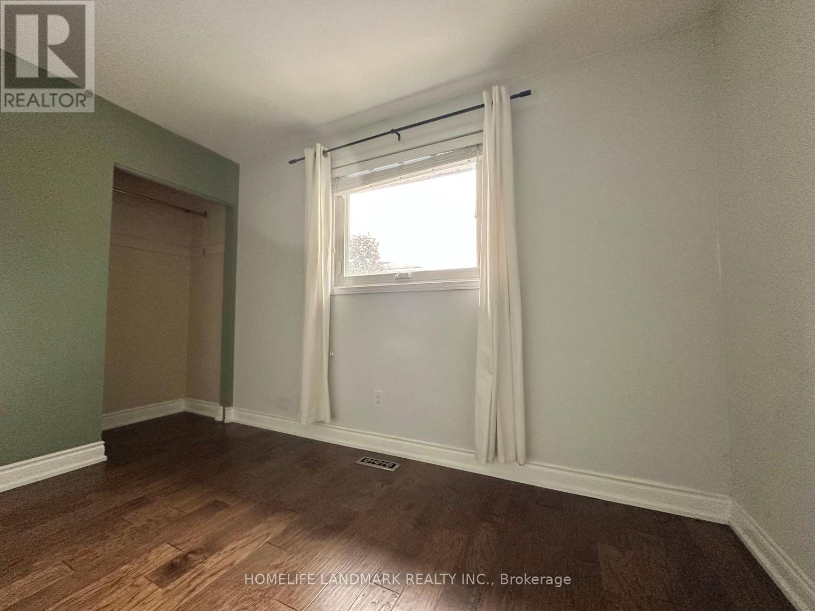 684 Cape Avenue, Burlington, Ontario  L7L 4M8 - Photo 15 - W12482601