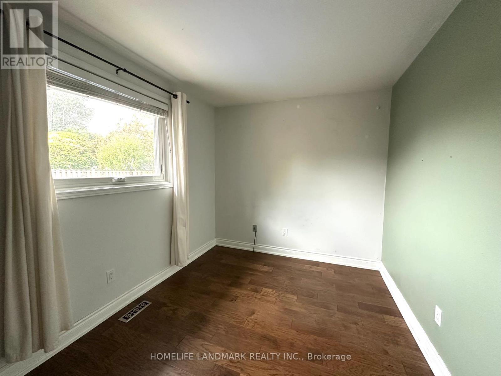 684 Cape Avenue, Burlington, Ontario  L7L 4M8 - Photo 16 - W12482601