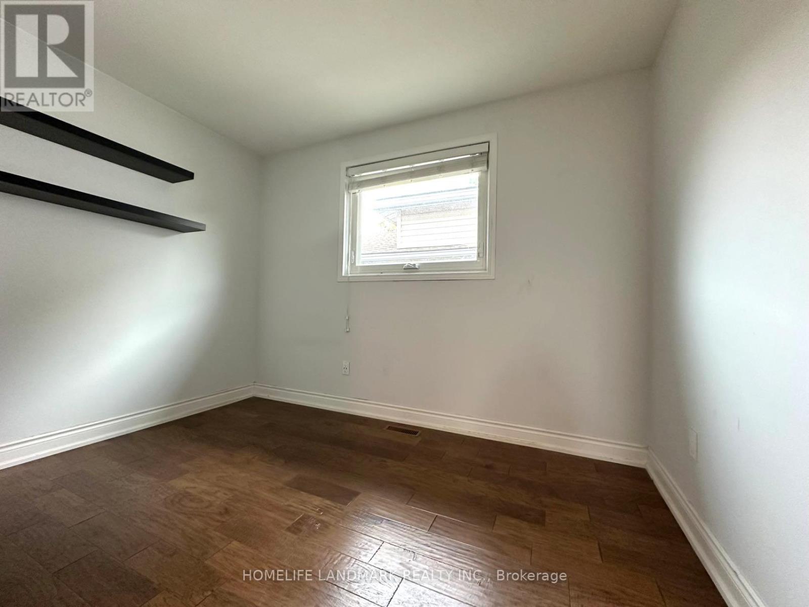 684 Cape Avenue, Burlington, Ontario  L7L 4M8 - Photo 17 - W12482601