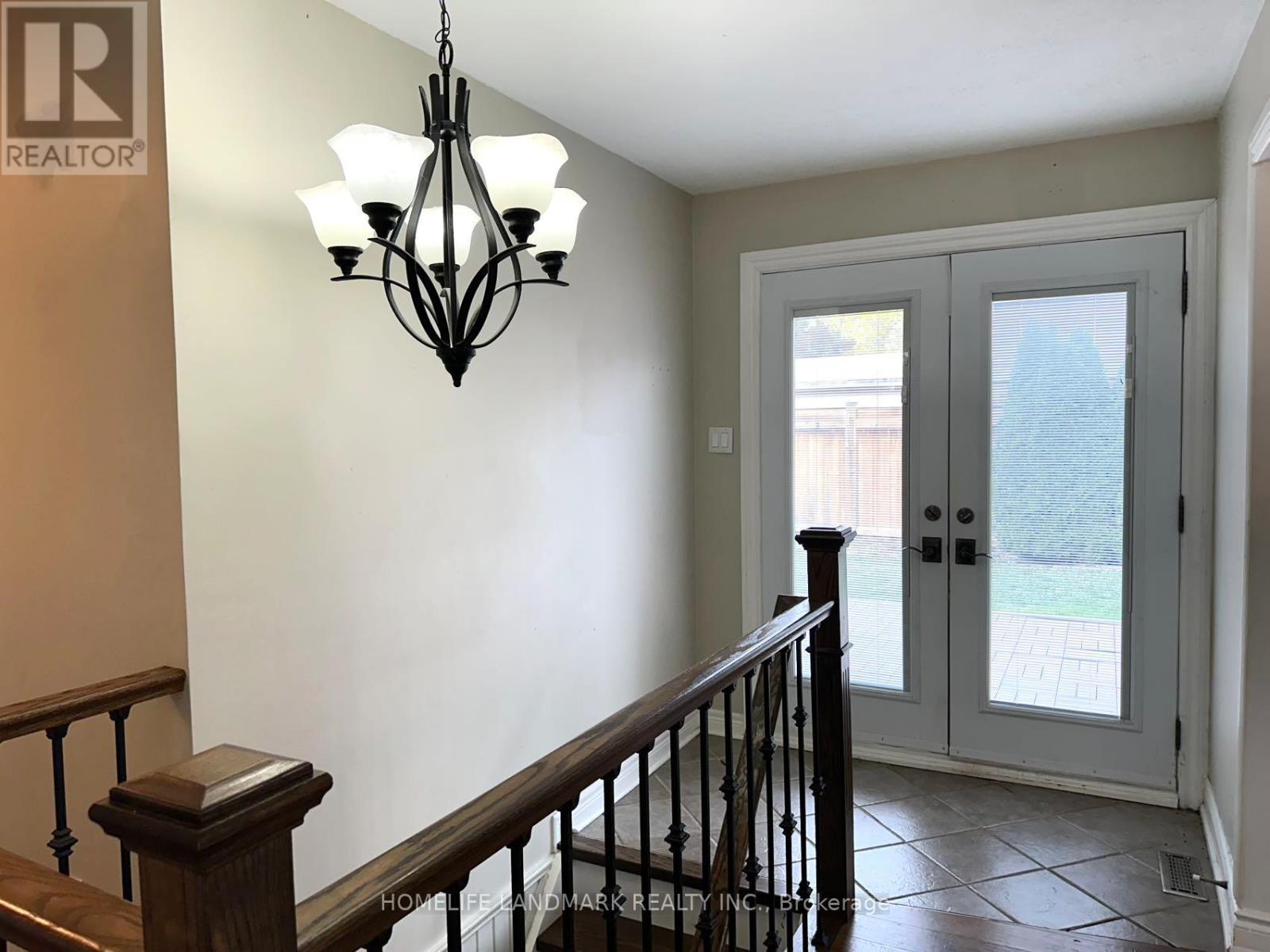 684 Cape Avenue, Burlington, Ontario  L7L 4M8 - Photo 19 - W12482601