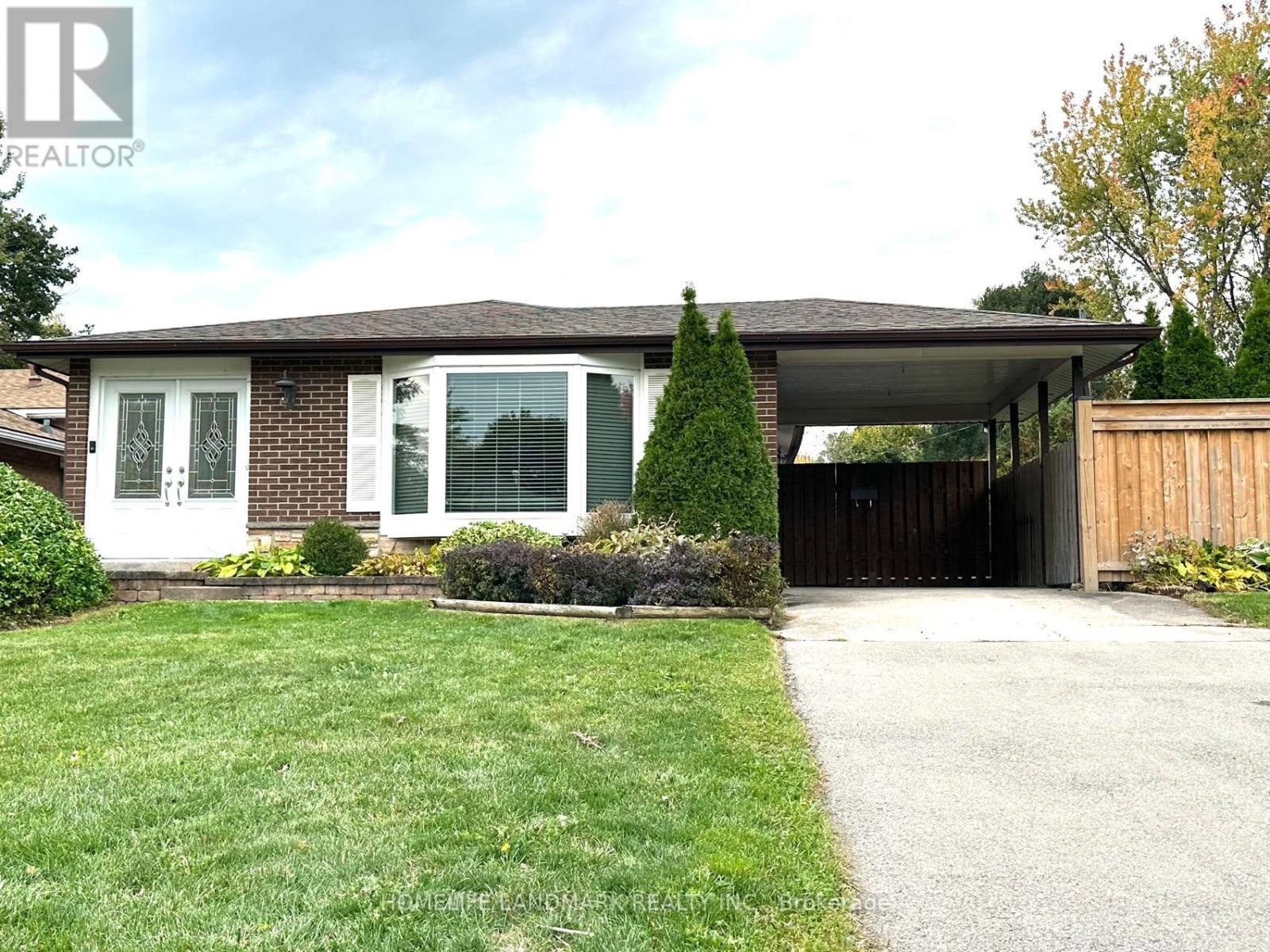 684 Cape Avenue, Burlington, Ontario  L7L 4M8 - Photo 2 - W12482601