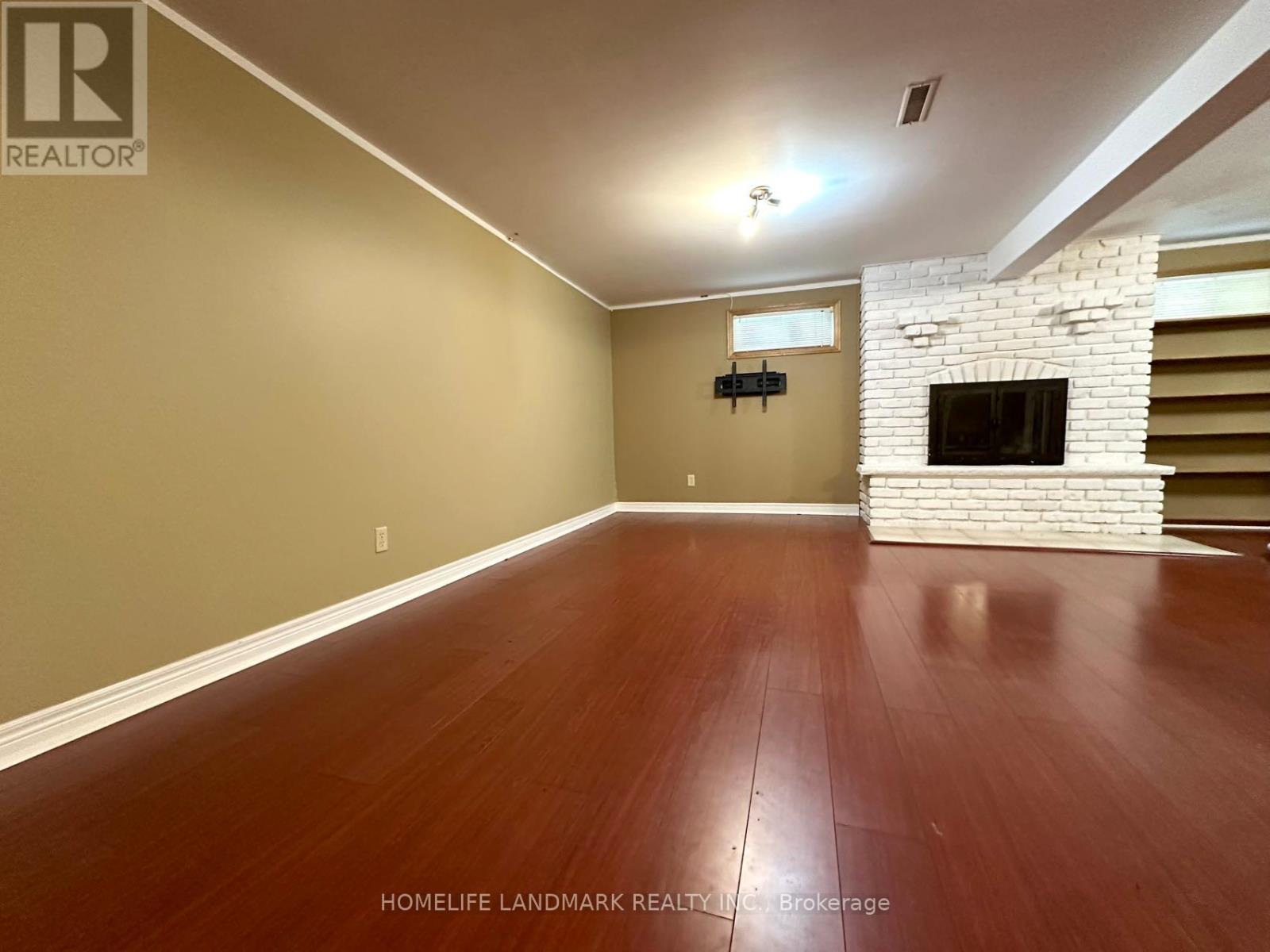 684 Cape Avenue, Burlington, Ontario  L7L 4M8 - Photo 22 - W12482601