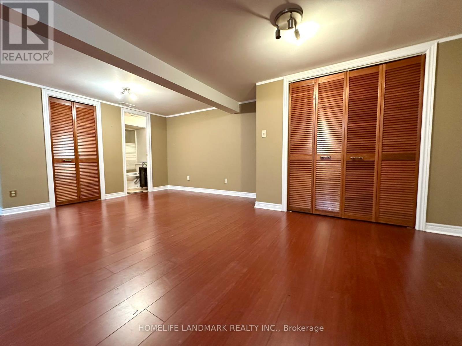 684 Cape Avenue, Burlington, Ontario  L7L 4M8 - Photo 23 - W12482601