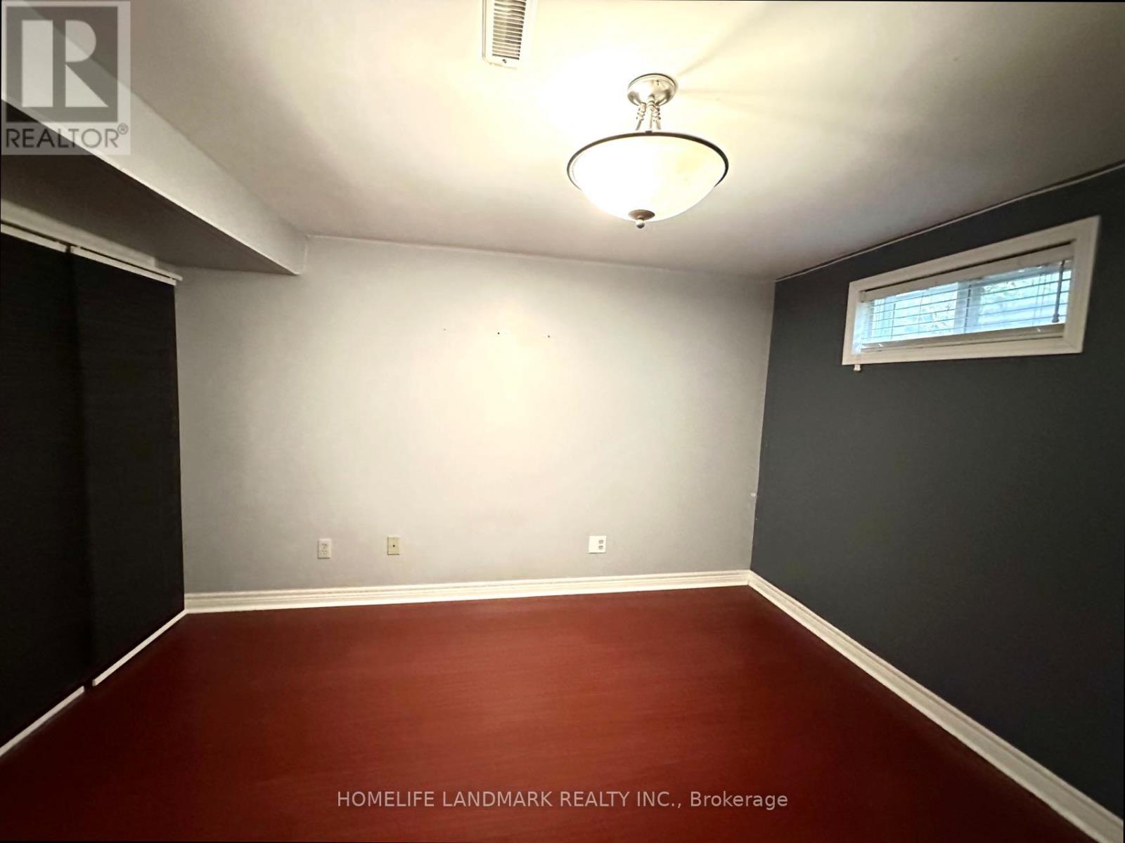 684 Cape Avenue, Burlington, Ontario  L7L 4M8 - Photo 29 - W12482601