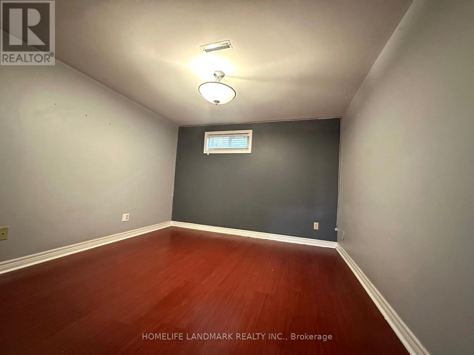 684 Cape Avenue, Burlington, Ontario  L7L 4M8 - Photo 30 - W12482601