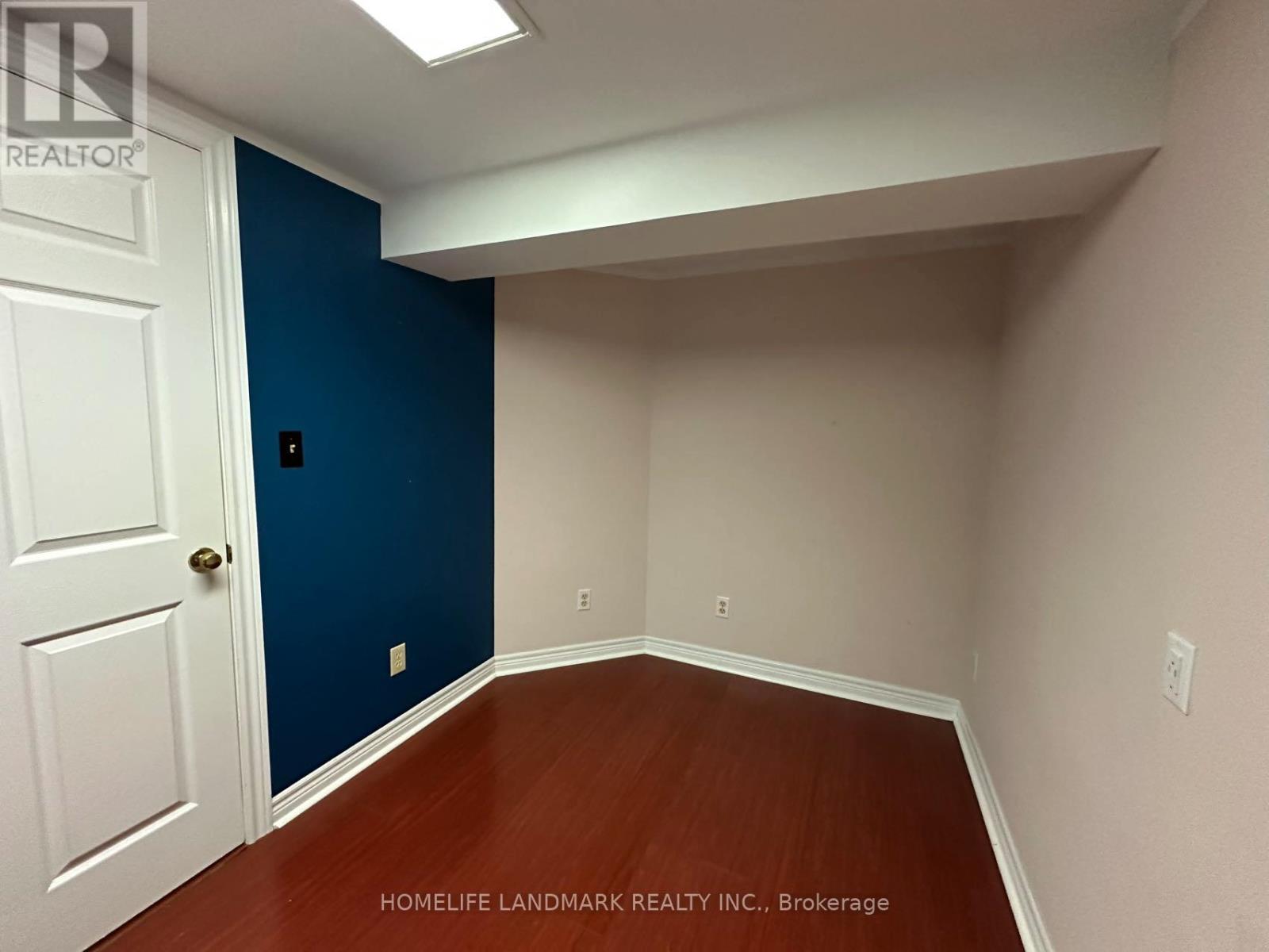 684 Cape Avenue, Burlington, Ontario  L7L 4M8 - Photo 33 - W12482601