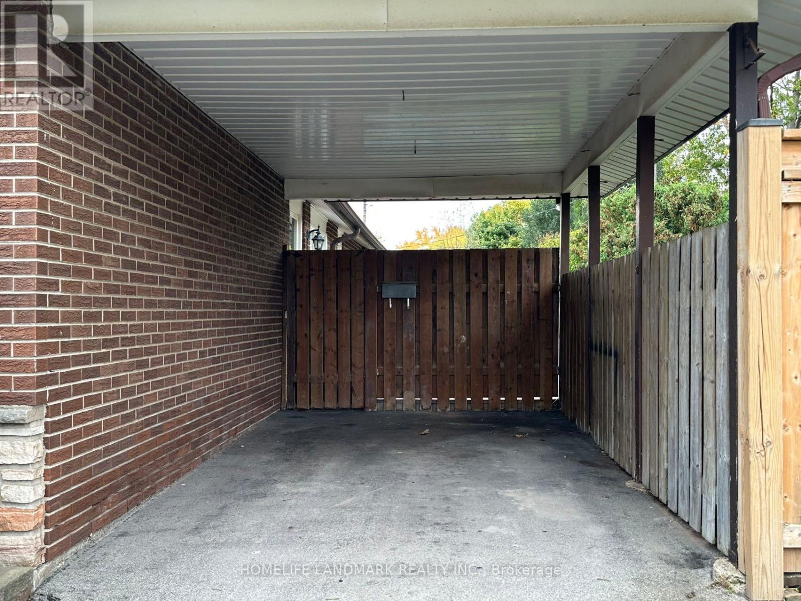 684 Cape Avenue, Burlington, Ontario  L7L 4M8 - Photo 39 - W12482601