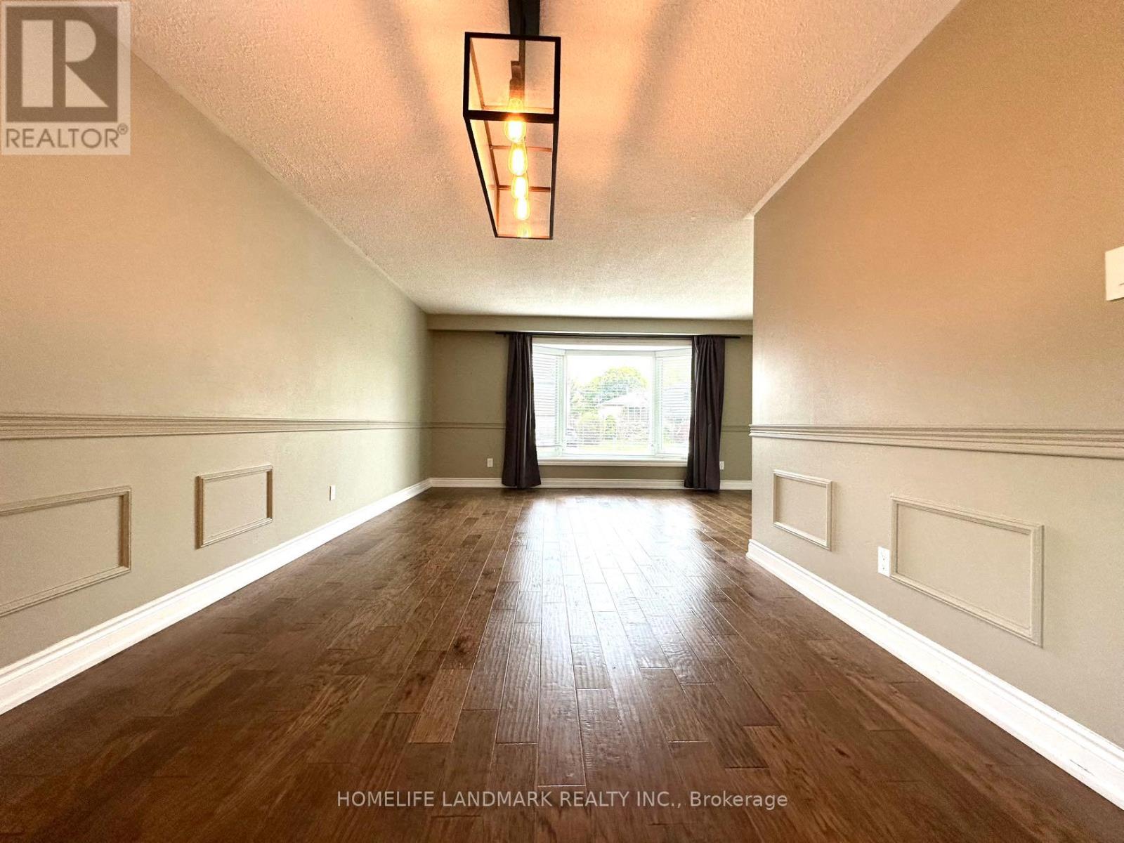 684 Cape Avenue, Burlington, Ontario  L7L 4M8 - Photo 6 - W12482601