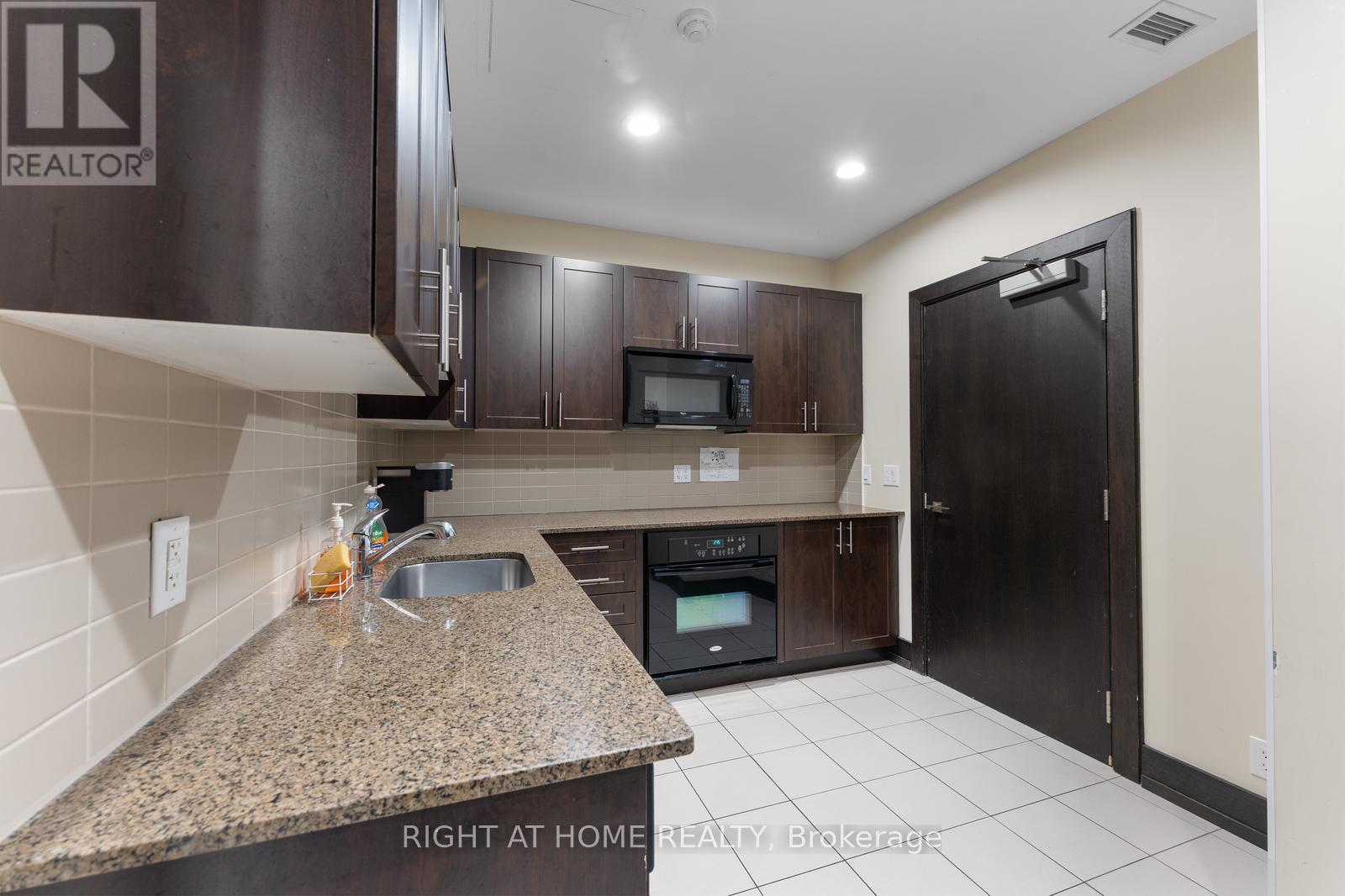 608 - 1070 Sheppard Avenue W, Toronto, Ontario  M3J 0G8 - Photo 35 - W12482603