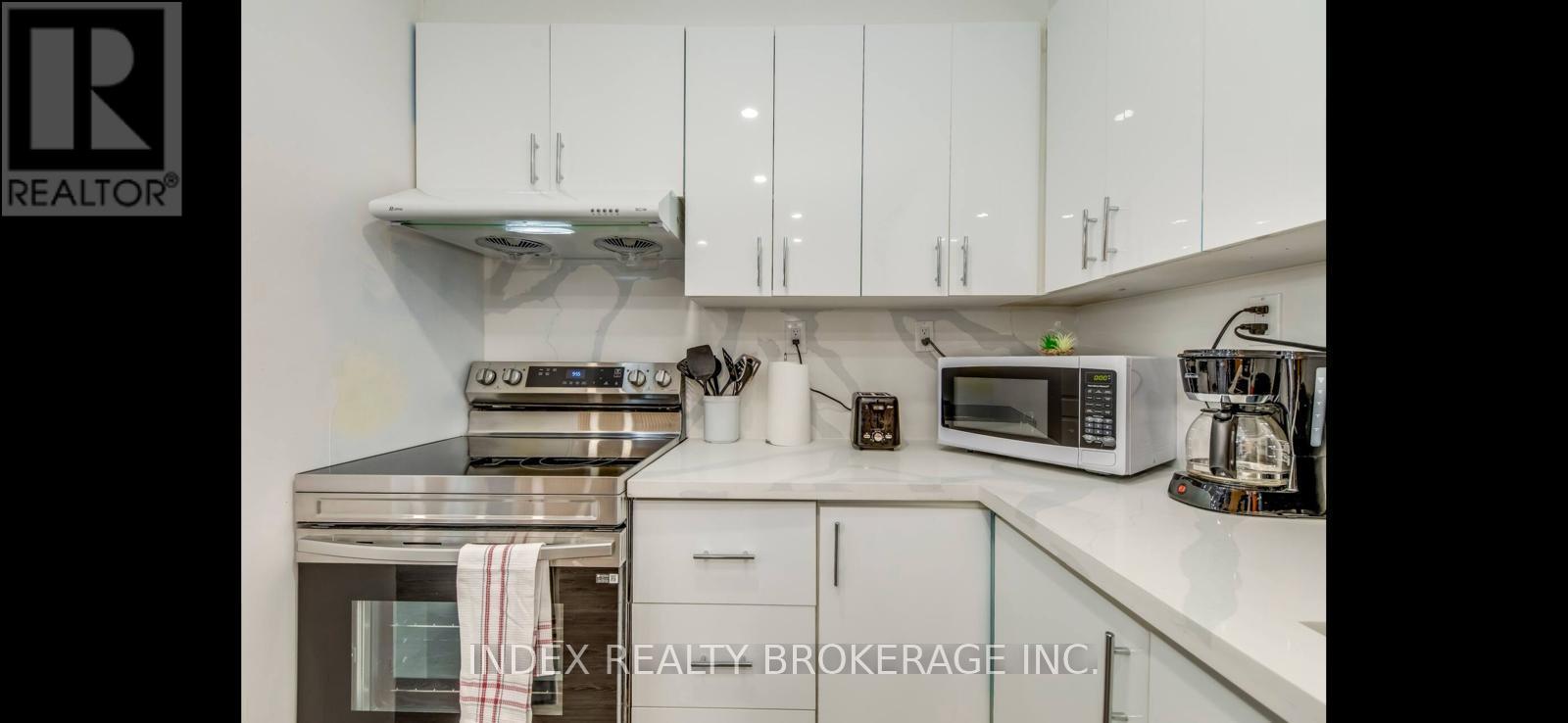 22 Sora Boulevard W, Mississauga, Ontario  L5M 1B2 - Photo 15 - W12468408