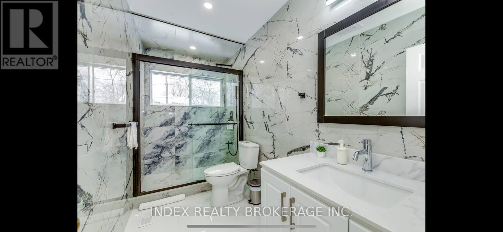 22 Sora Boulevard W, Mississauga, Ontario  L5M 1B2 - Photo 20 - W12468408