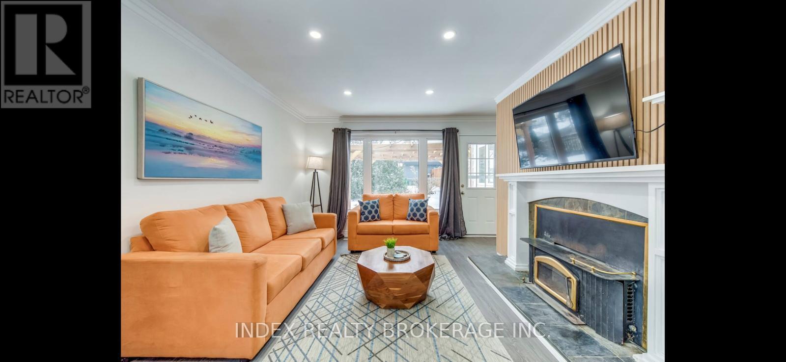 22 Sora Boulevard W, Mississauga, Ontario  L5M 1B2 - Photo 3 - W12468408