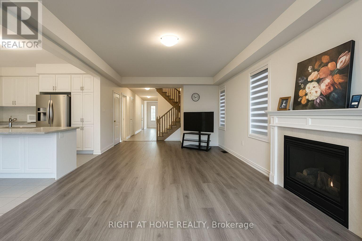 21 Trailbank Gardens, Hamilton (Waterdown), Ontario  L8B 1Z3 - Photo 11 - X12482607