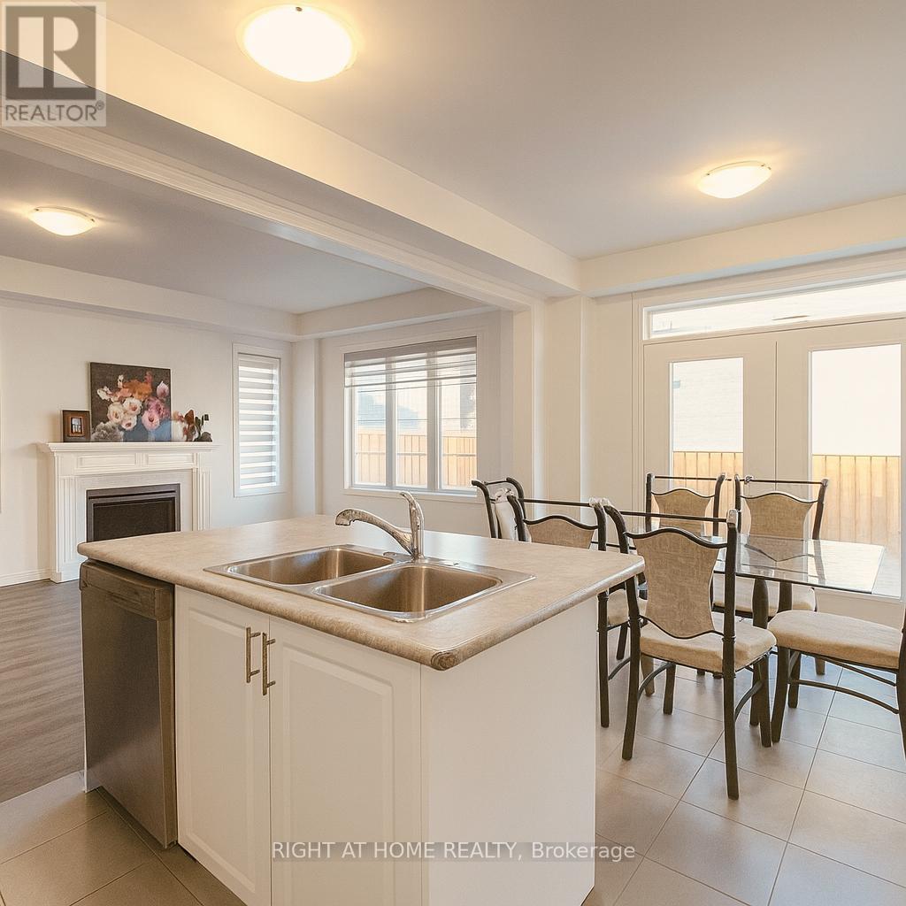 21 Trailbank Gardens, Hamilton (Waterdown), Ontario  L8B 1Z3 - Photo 12 - X12482607