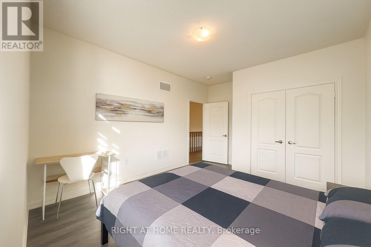 21 Trailbank Gardens, Hamilton (Waterdown), Ontario  L8B 1Z3 - Photo 20 - X12482607