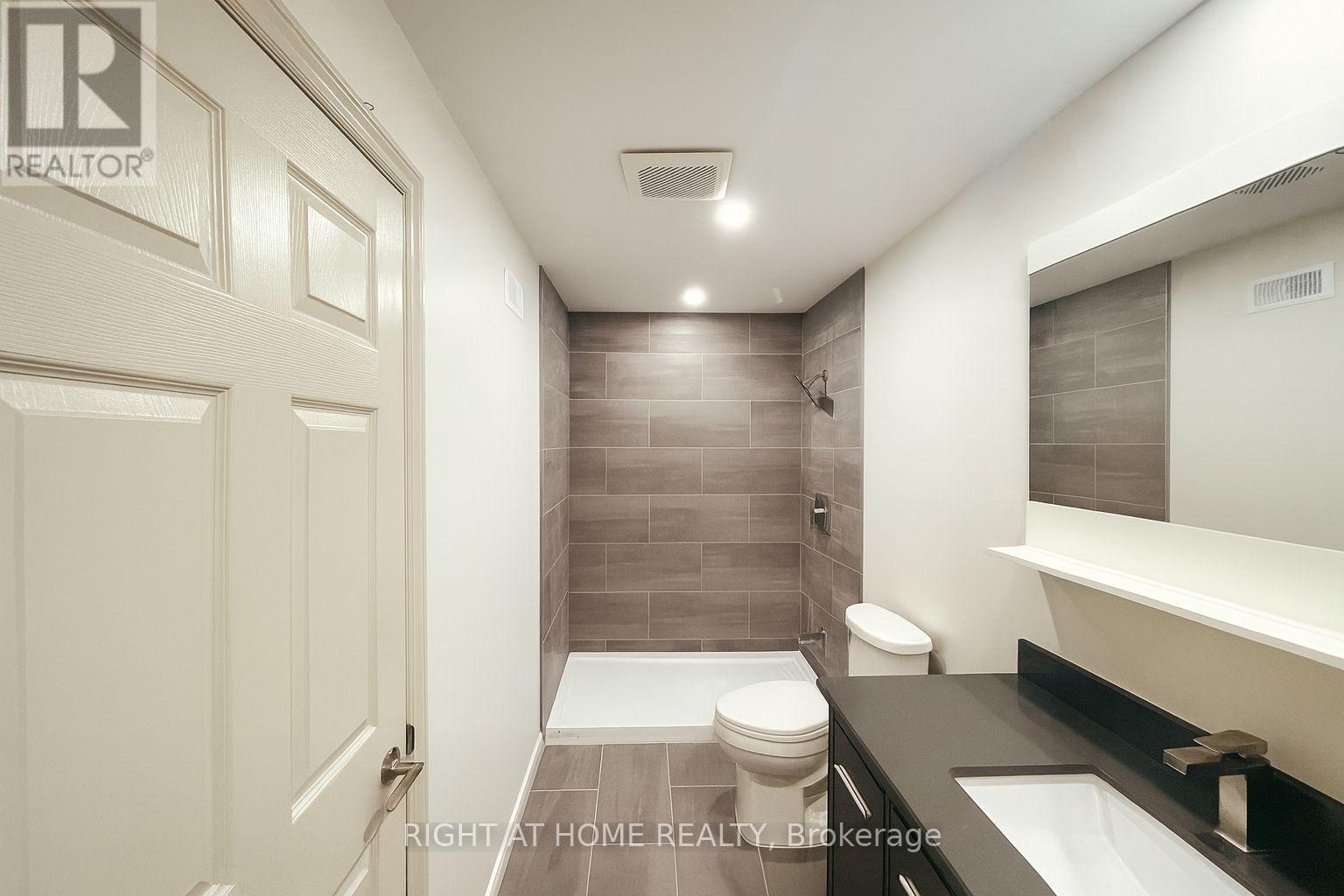 21 Trailbank Gardens, Hamilton (Waterdown), Ontario  L8B 1Z3 - Photo 37 - X12482607