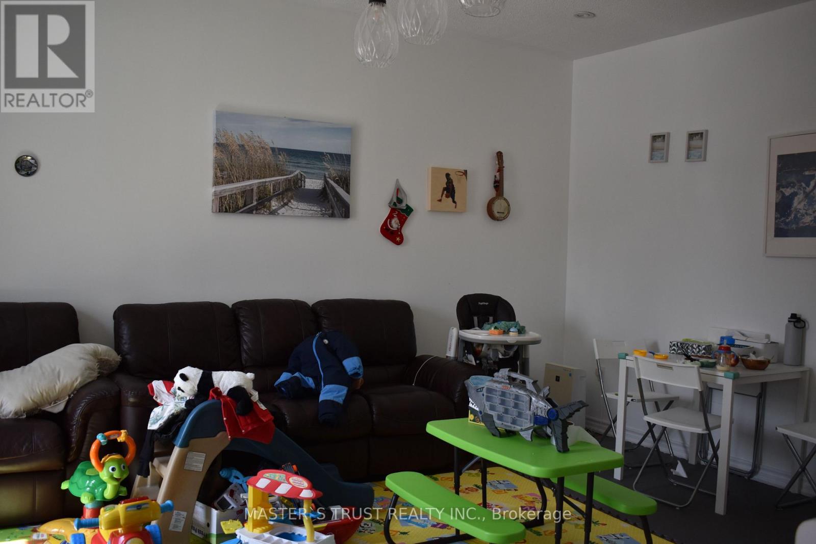 966 Dundas Street E, Toronto (South Riverdale), Ontario  M4M 1R5 - Photo 3 - E12482617