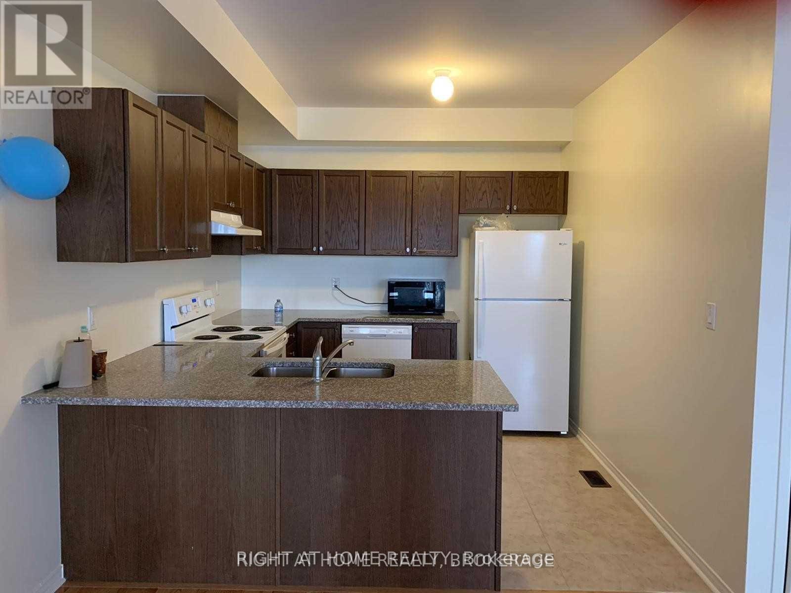 71 Ness Drive, Richmond Hill, Ontario  L4K 0K5 - Photo 5 - N12482614