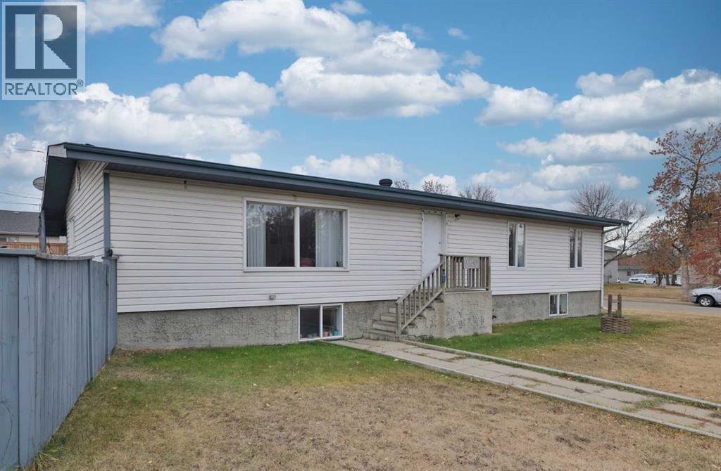 5611 53 Avenue, Camrose, Alberta  T4V 4P7 - Photo 1 - A2266378