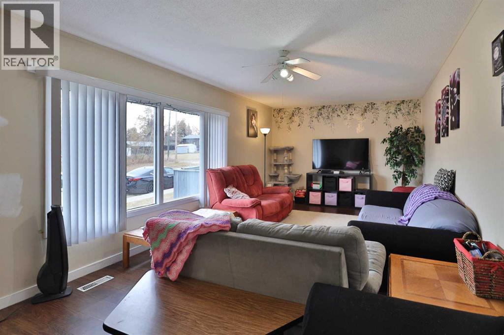5611 53 Avenue, Camrose, Alberta  T4V 4P7 - Photo 5 - A2266378