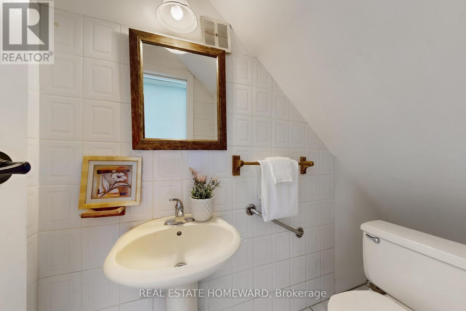 255 Kristin Grove, Mississauga (Mississauga Valleys), Ontario  L5A 3E7 - Photo 19 - W12482616