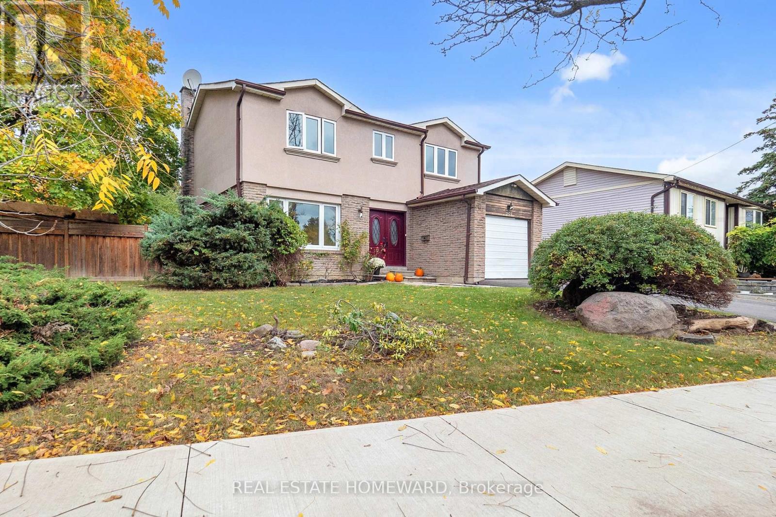 255 Kristin Grove, Mississauga (Mississauga Valleys), Ontario  L5A 3E7 - Photo 2 - W12482616