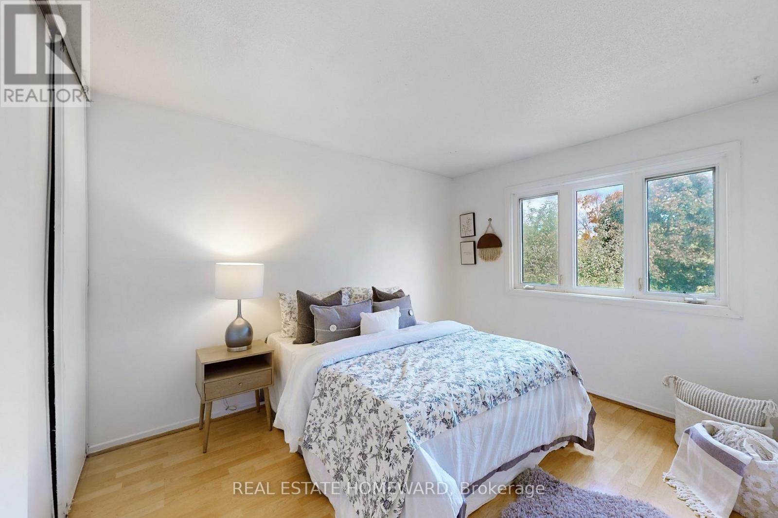255 Kristin Grove, Mississauga (Mississauga Valleys), Ontario  L5A 3E7 - Photo 21 - W12482616