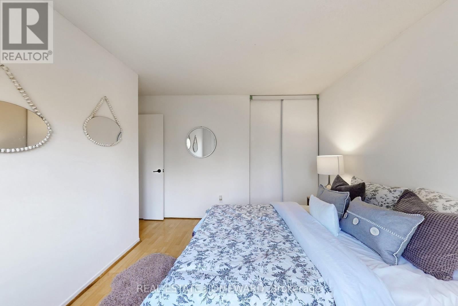 255 Kristin Grove, Mississauga (Mississauga Valleys), Ontario  L5A 3E7 - Photo 23 - W12482616
