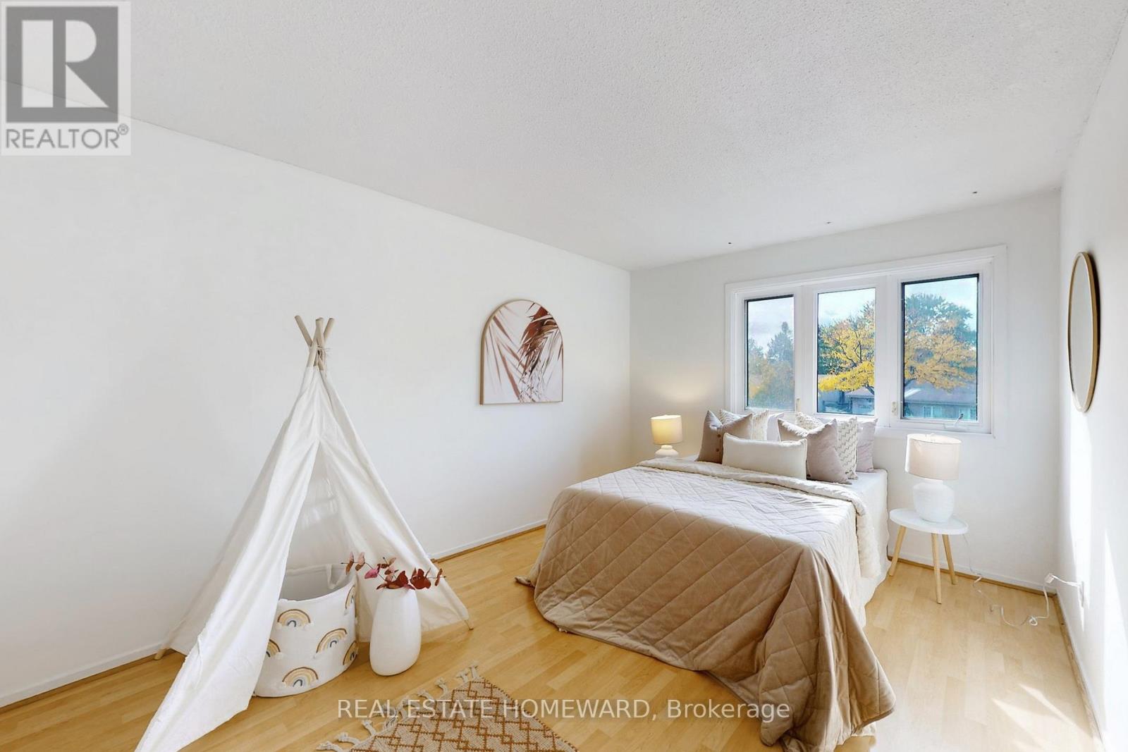 255 Kristin Grove, Mississauga (Mississauga Valleys), Ontario  L5A 3E7 - Photo 24 - W12482616
