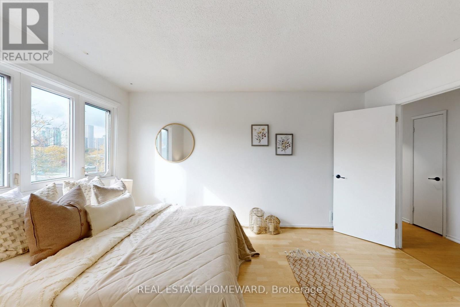 255 Kristin Grove, Mississauga (Mississauga Valleys), Ontario  L5A 3E7 - Photo 25 - W12482616