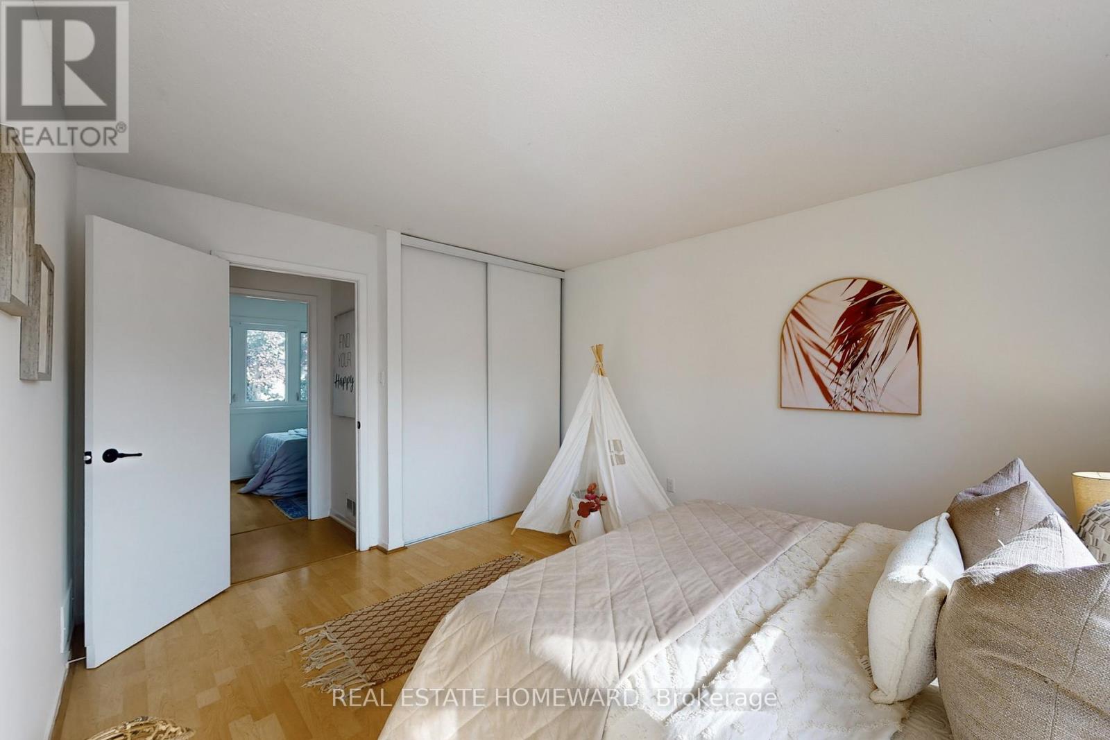 255 Kristin Grove, Mississauga (Mississauga Valleys), Ontario  L5A 3E7 - Photo 26 - W12482616