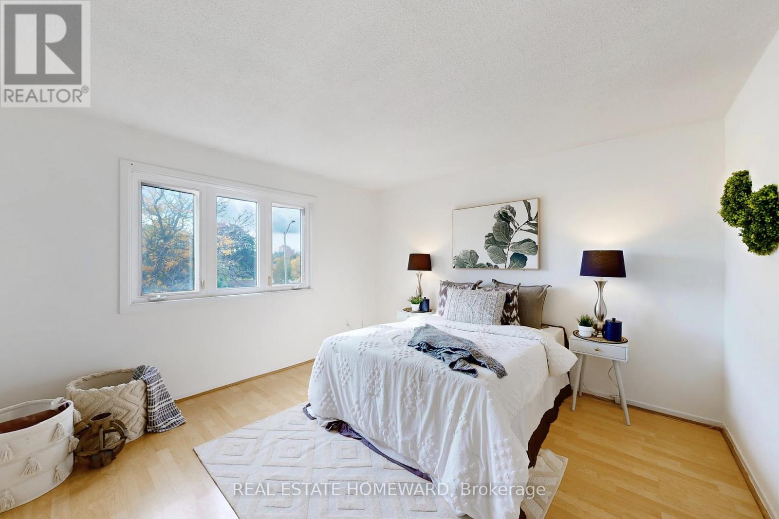 255 Kristin Grove, Mississauga (Mississauga Valleys), Ontario  L5A 3E7 - Photo 27 - W12482616