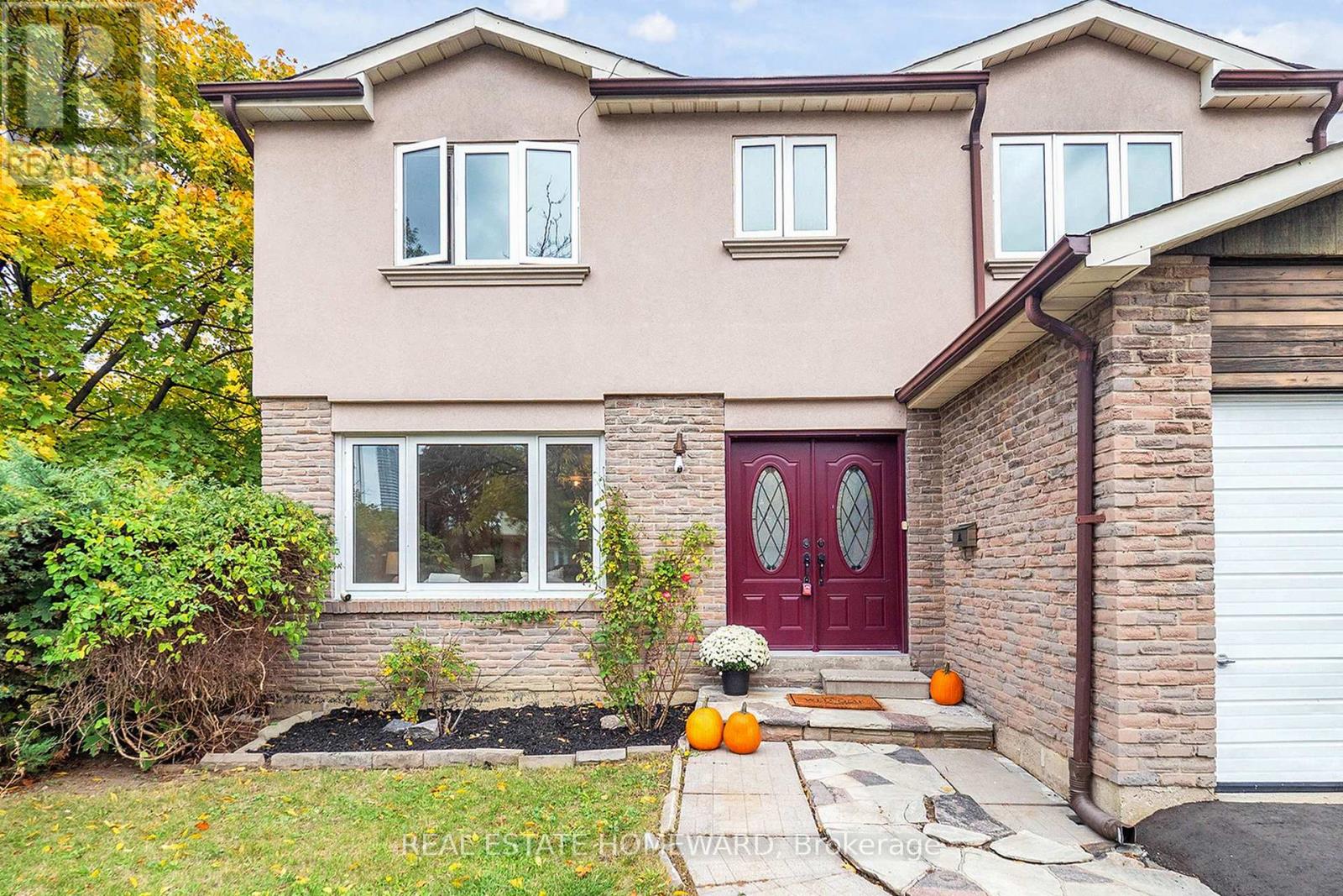 255 Kristin Grove, Mississauga (Mississauga Valleys), Ontario  L5A 3E7 - Photo 4 - W12482616