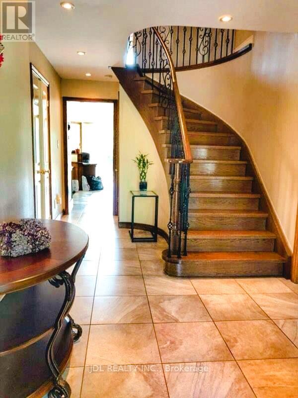 1332 Eddie Shain Drive, Oakville (Cv Clearview), Ontario  L6J 7C9 - Photo 2 - W12482618