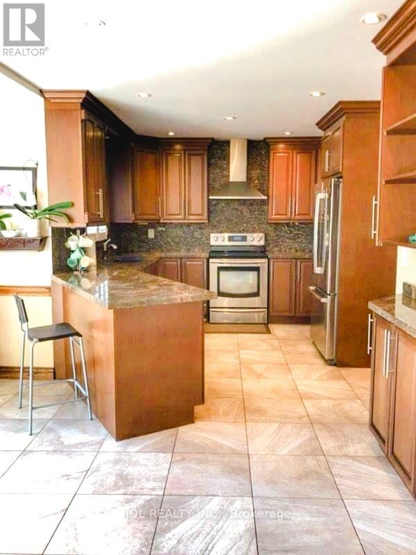 1332 Eddie Shain Drive, Oakville (Cv Clearview), Ontario  L6J 7C9 - Photo 5 - W12482618