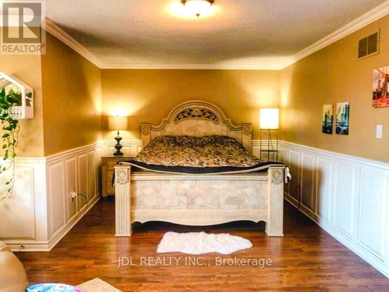 1332 Eddie Shain Drive, Oakville (Cv Clearview), Ontario  L6J 7C9 - Photo 7 - W12482618