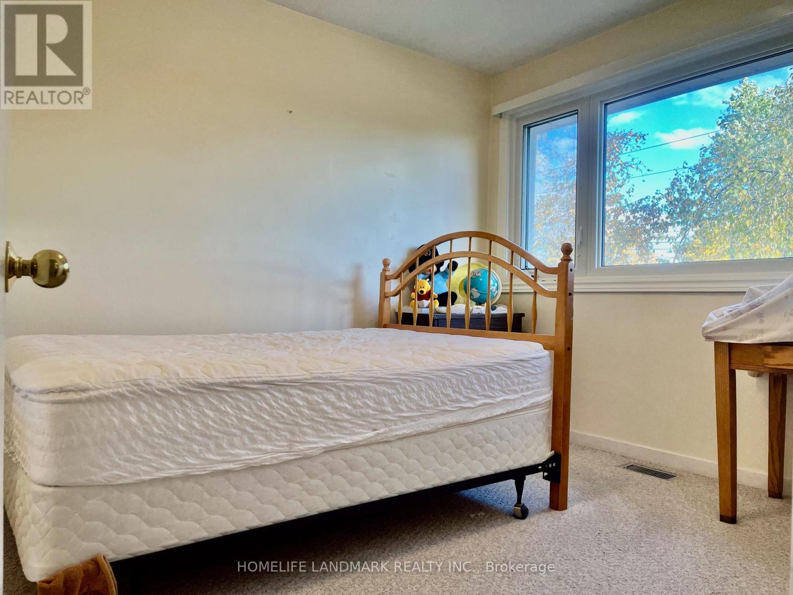 2319 Barclay Road, Burlington (Brant), Ontario  L7R 2B7 - Photo 13 - W12482619